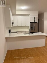 2 Kahshe Ln in Richmond Hill, ON - Building Photo - Building Photo