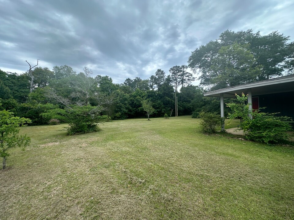113 Co Rd 64 in Deatsville, AL - Foto de edificio