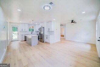 2625 Santa Barbara Dr NW in Atlanta, GA - Building Photo - Building Photo