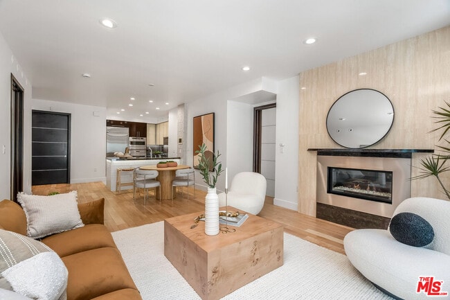 1318 S Roxbury Dr in Los Angeles, CA - Building Photo - Building Photo