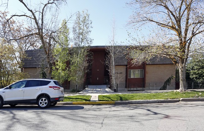 Royal Oaks in Salt Lake City, UT - Foto de edificio - Building Photo