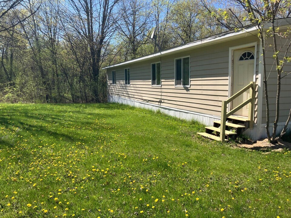9415 Partridge Rd in Eau Claire, WI - Building Photo