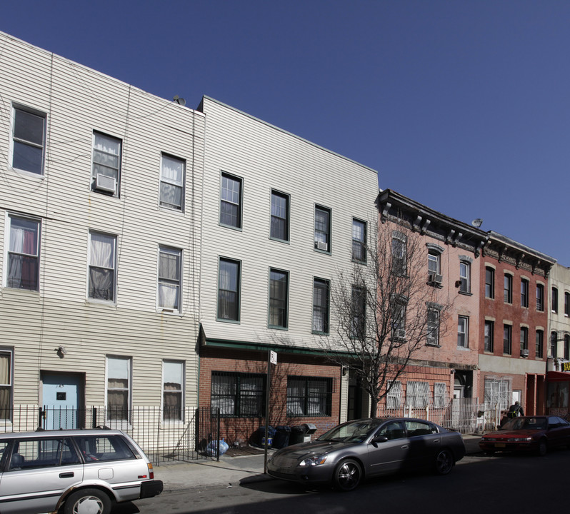 191 Meserole St in Brooklyn, NY - Building Photo