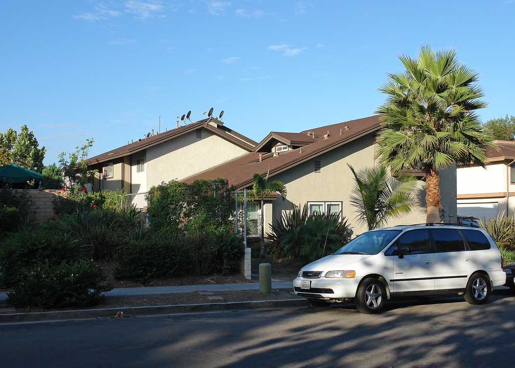 24512 Bendricon Ln in Lake Forest, CA - Foto de edificio