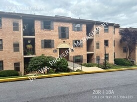 3006 Valley Dr in West Chester, PA - Building Photo