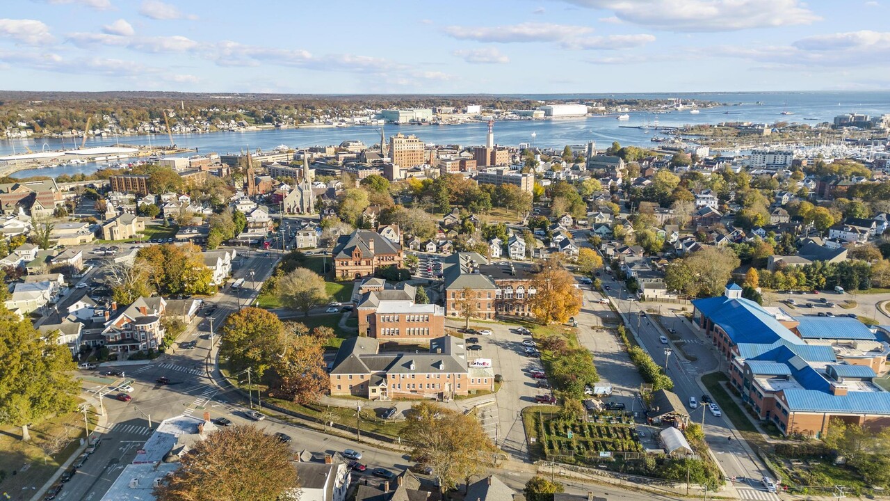 120 Broad St in New London, CT - Building Photo