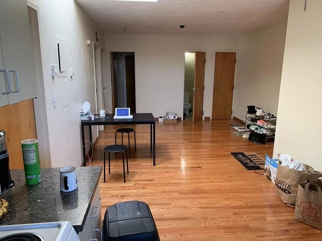 1066 Commonwealth Ave, Unit 702 in Boston, MA - Foto de edificio - Building Photo