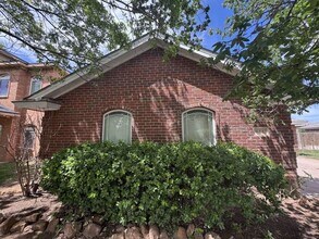 614 N 7th St in Wolfforth, TX - Foto de edificio - Building Photo