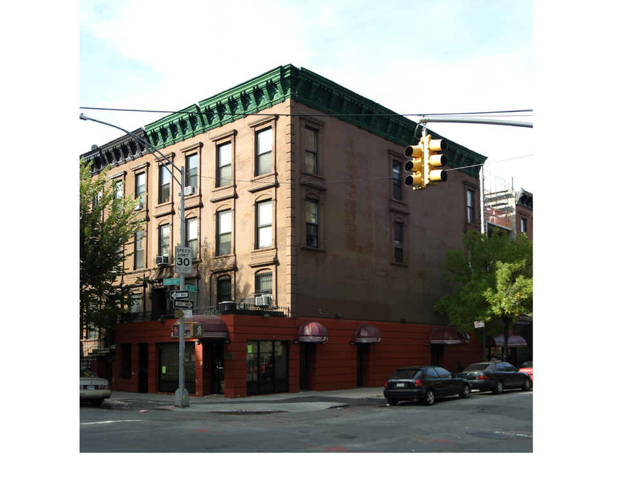 551-553 Manhattan Ave in New York, NY - Building Photo