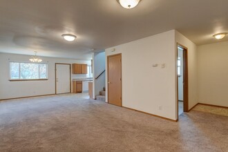 1431 NW Falls Creek Loop in Oak Harbor, WA - Building Photo - Building Photo