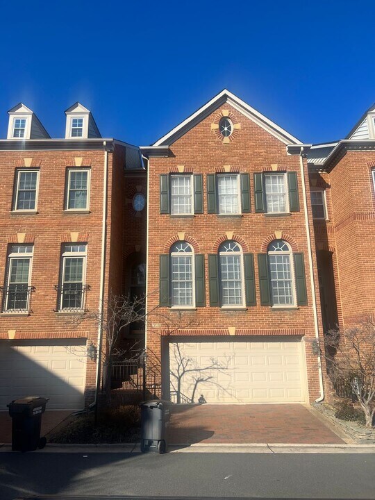 709 Catts Tavern Dr in Alexandria, VA - Building Photo