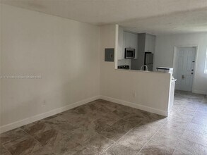 1171 NW 99th St-Unit -1171 in Miami, FL - Building Photo - Building Photo