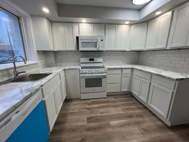 57 Portland St in Dartmouth, NS - Building Photo - Building Photo