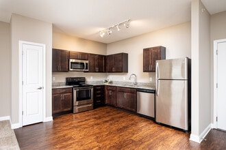 BONTERRA APARTMENTS in Fort Wayne, IN - Building Photo - Interior Photo