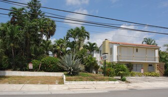 Tropical Garden in Fort Lauderdale, FL - Building Photo