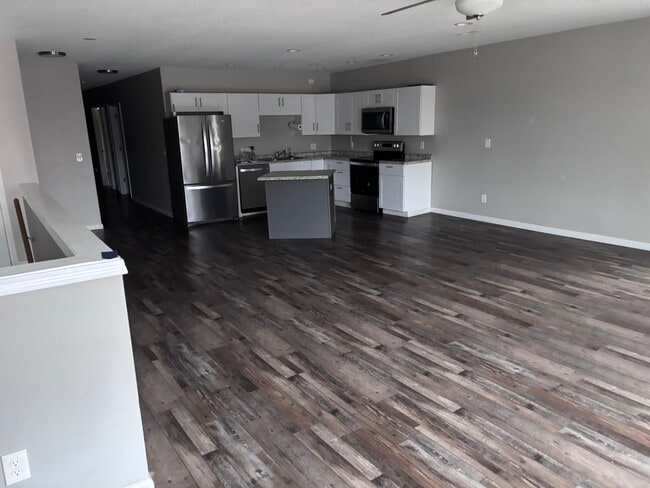 512 N 2nd St, Unit 512 1/2  S 2nd St in Clinton, IA - Building Photo - Building Photo