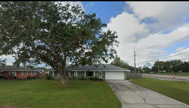 6356 5th St Cir E in Bradenton, FL - Building Photo - Building Photo