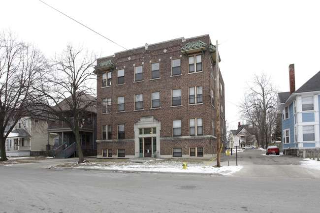 747 Academy St in Kalamazoo, MI - Foto de edificio - Building Photo