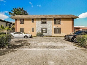 2335 NE 172nd St in North Miami Beach, FL - Building Photo - Building Photo