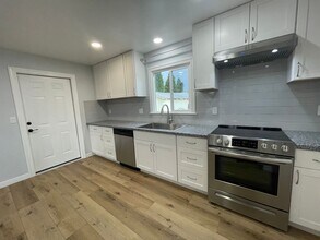 1-148 1/2 Winema Way in Medford, OR - Building Photo - Building Photo