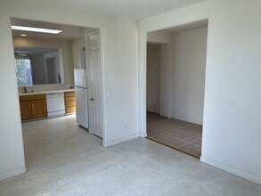 102 Entrada Cir in American Canyon, CA - Building Photo - Building Photo