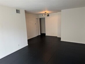 2964 NW 55th Ave in Lauderhill, FL - Building Photo - Building Photo