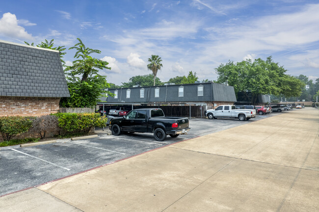 Memorial Green Condo in Houston, TX - Building Photo - Building Photo