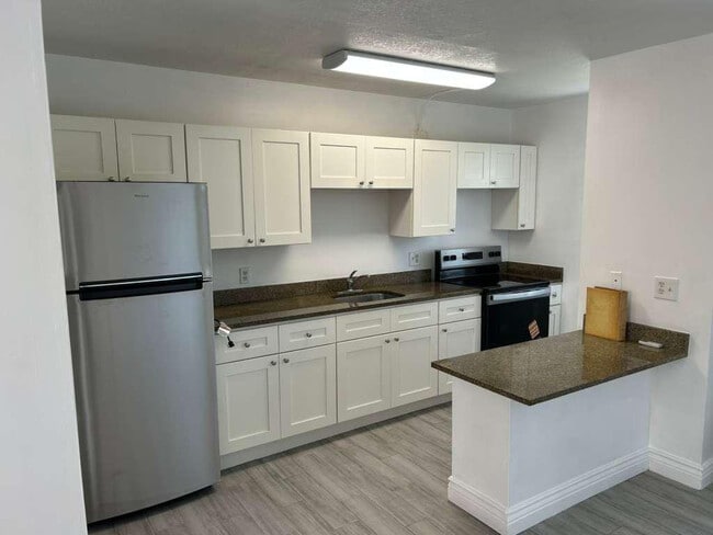 1081 SE Monterey Rd in Stuart, FL - Building Photo - Building Photo