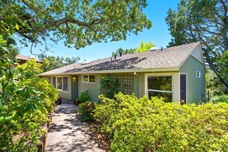 166 Vista Grande in Kentfield, CA - Building Photo - Building Photo