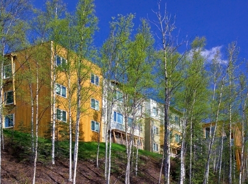 Kenaitze Pointe in Anchorage, AK - Foto de edificio