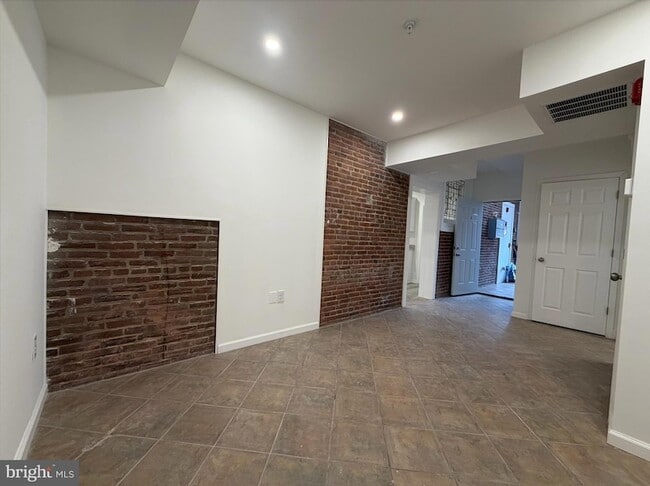 45 E High St, Unit B in Pottstown, PA - Building Photo - Building Photo