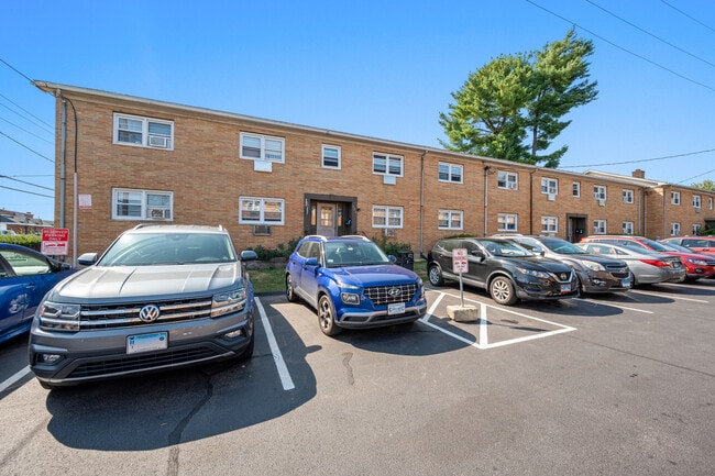 35 Deerfield Ct, Unit C in East Hartford, CT - Foto de edificio - Building Photo