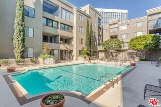 8455 Fountain Ave in West Hollywood, CA - Building Photo - Building Photo