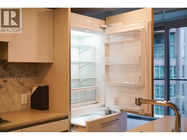 889 Pacific St in Vancouver, BC - Building Photo - Building Photo