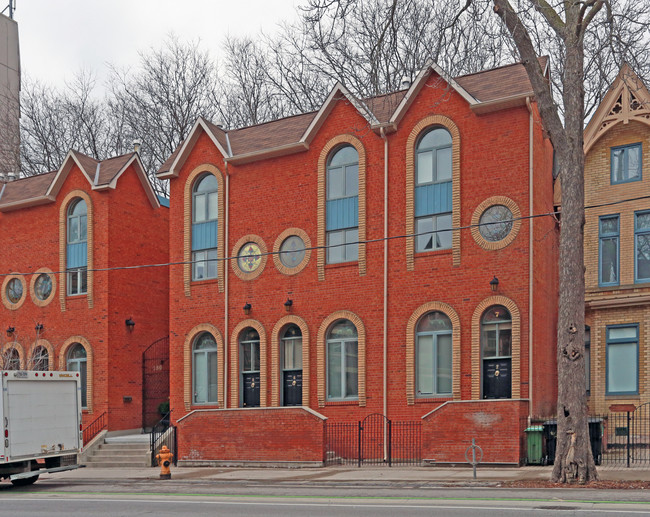 280 Sherbourne St in Toronto, ON - Building Photo - Building Photo