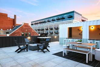 The West End Club in Chicago, IL - Foto de edificio - Building Photo