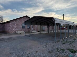 207 W Chisum Ave in Artesia, NM - Building Photo - Building Photo