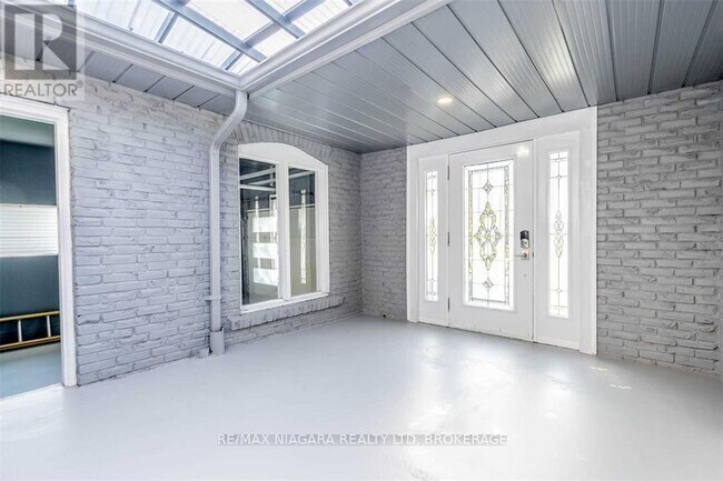 22 Chantler Rd in Welland, ON - Building Photo - Building Photo