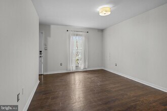 3743 8th St in North Beach, MD - Foto de edificio - Building Photo