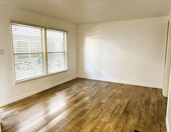 5279 E The Toledo in Long Beach, CA - Building Photo - Building Photo