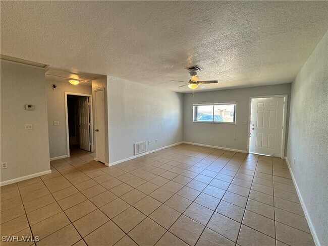 110 SE 4th Pl in Cape Coral, FL - Building Photo - Building Photo