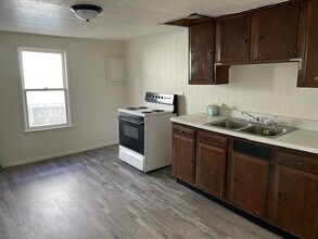 306 Longfellow St in Vandergrift, PA - Building Photo - Building Photo