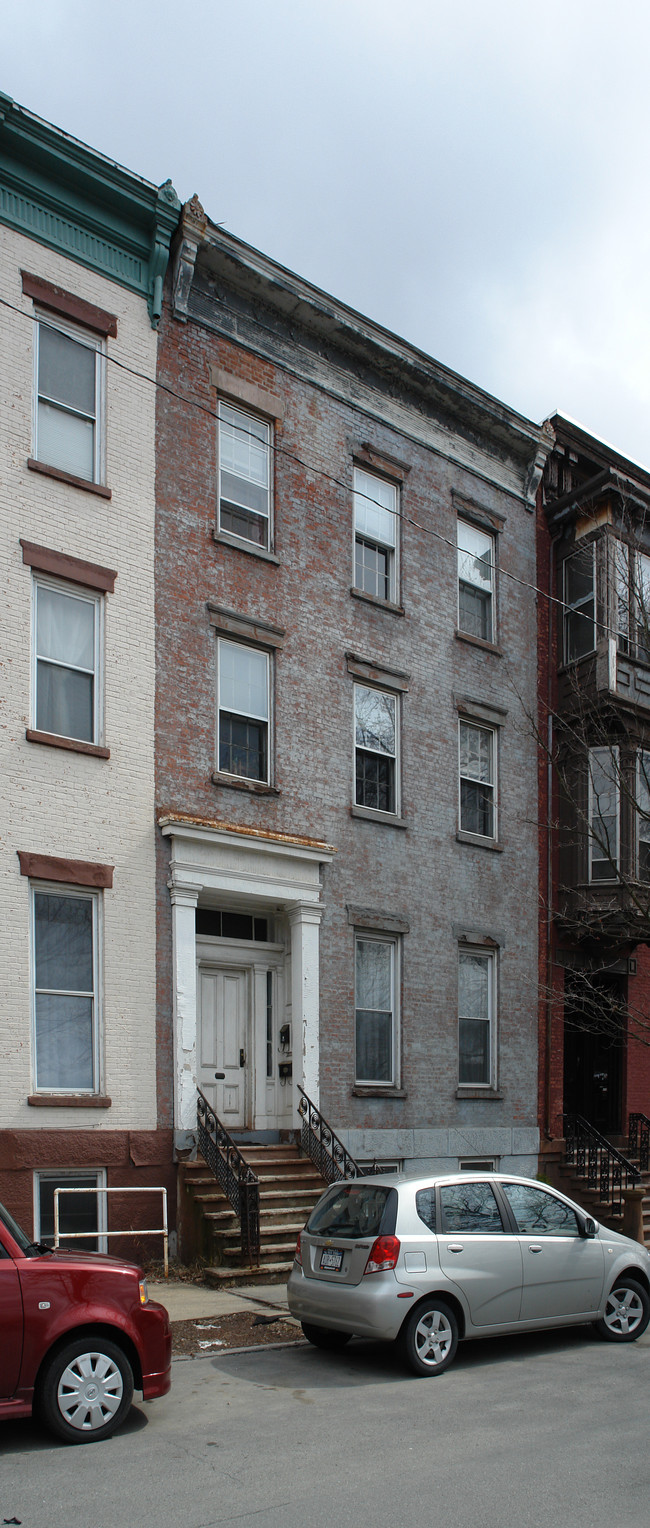 120 1st St in Troy, NY - Foto de edificio - Building Photo