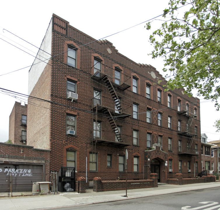 414 E 94th St in Brooklyn, NY - Foto de edificio