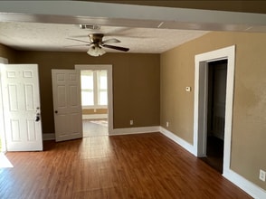 925 Gulf St in Lake Charles, LA - Building Photo - Building Photo
