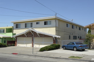 2327 35th Ave in Oakland, CA - Foto de edificio - Building Photo