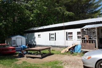 Stoney Brook Mobile Home Park in Wilton, ME - Foto de edificio - Other
