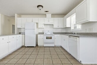 701 Pine Hill Ct in Phenix City, AL - Building Photo - Building Photo