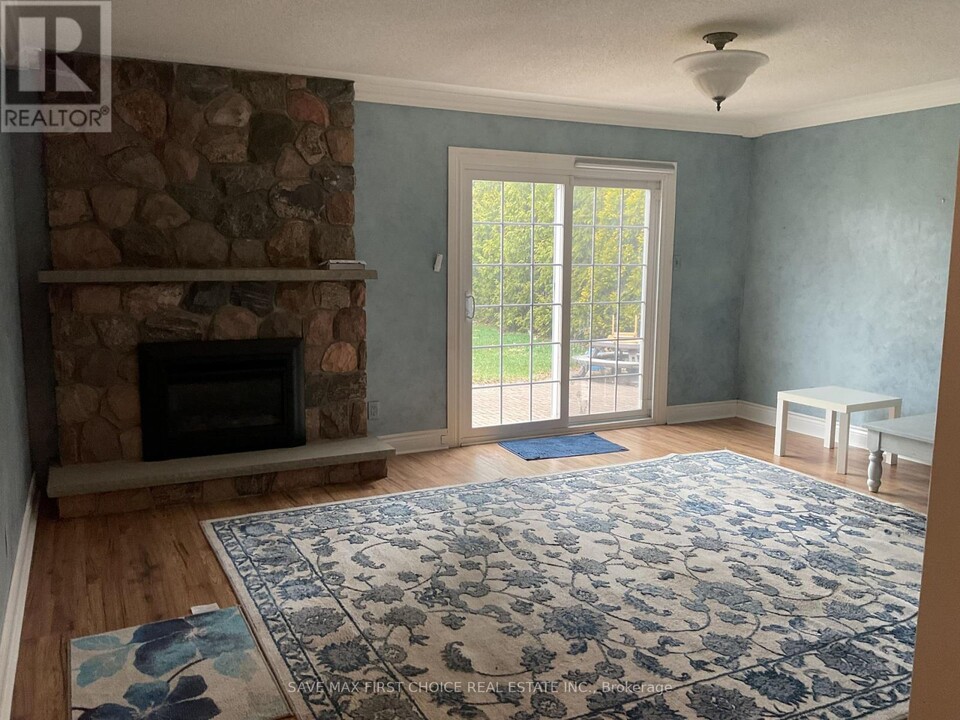 15 Terryhill Crescent in Toronto, ON - Building Photo