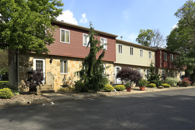 Carnegie Arms in Niles, OH - Foto de edificio - Building Photo